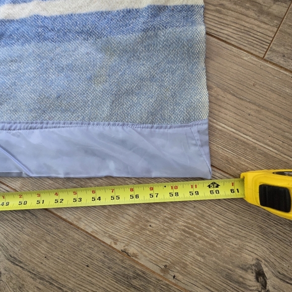 Laurentian By Ayers Pure Wool Blue and Cream Striped Blanket, Pre Loved. - Picture 3 of 8